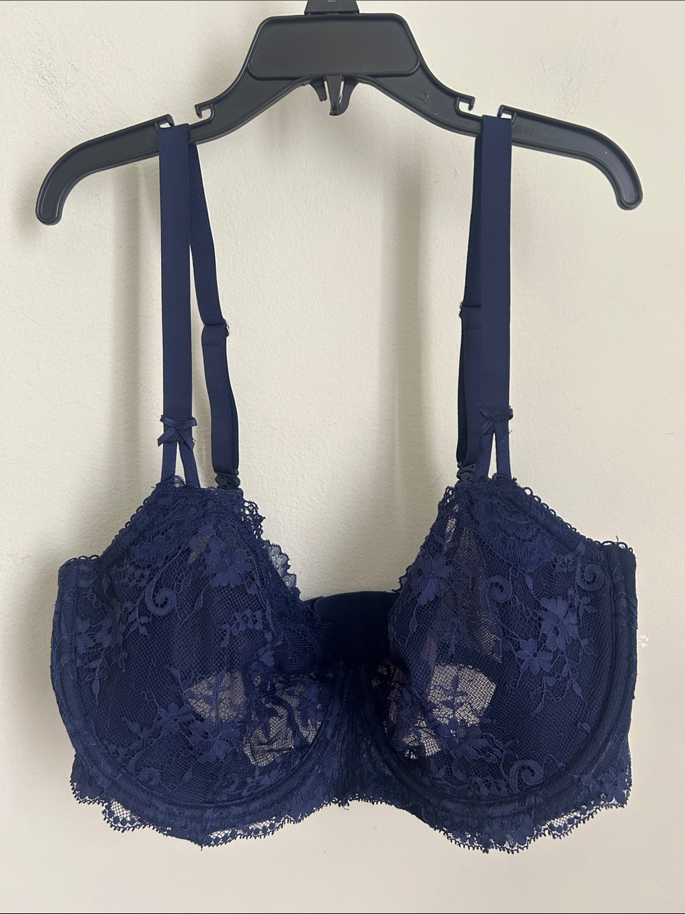 Victoria's Secret Navy Lace Underwire Bra
